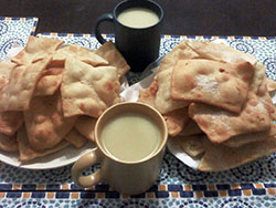 DESAYUNO EN COMEDOR DE LA FADECS